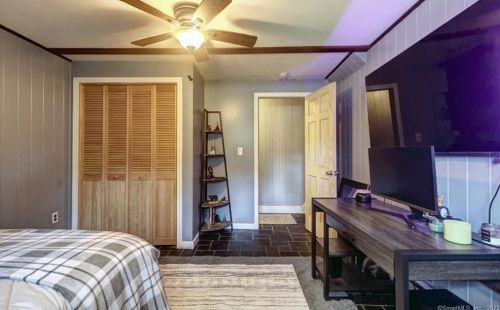 195 Cedarhurst Ln, Milford CT 06461-2780 exterior