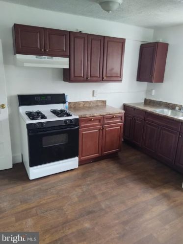 204 Wright Ave, Darby PA 19023-2328 exterior