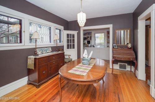 1602 Grand Ave, Kalamazoo MI 49006-4489 exterior