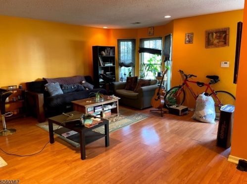 41 Howard Ct, Newark, NJ 07103-3456