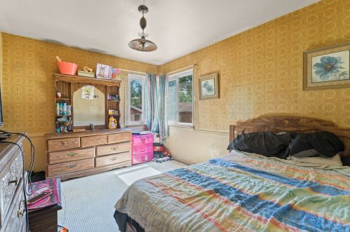 7733 Hamilton Ave, Chicago IL 60618-3917 exterior