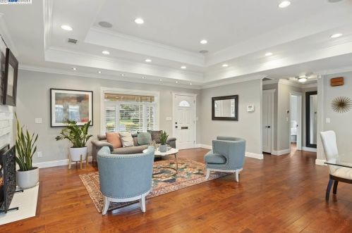 1870 Elinora Dr, Concord CA 94523-2815 exterior