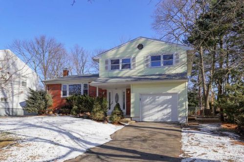 735 River Rd, Rahway, NJ 07065-3529