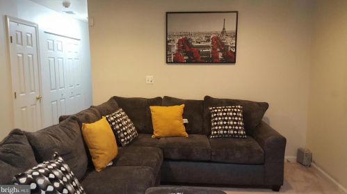 8510 Towne Manor Ct, Alexandria VA  22309-4503 exterior