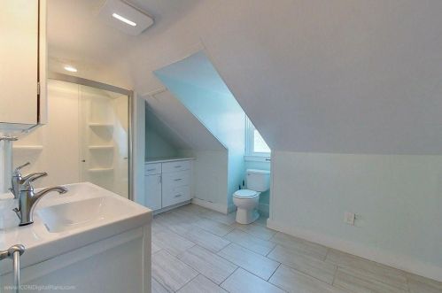 15 Dean Ave, Middletown RI 02840-3406 exterior