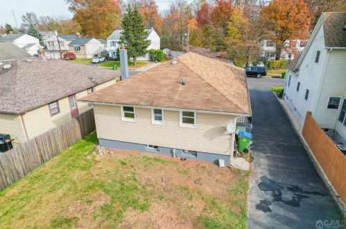 131 Bernard Ave, Edison NJ 08837-3036 exterior