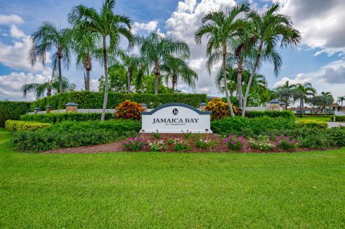 10021 Granada Bay, Boynton Beach FL 33436-2221 exterior
