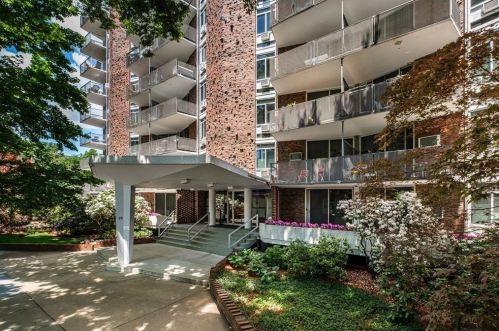 19 Winchester St, Brookline MA  02446-2738 exterior