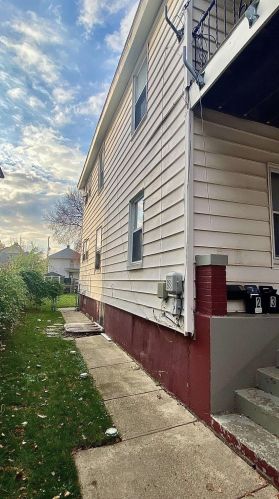 1323 Muskegon Ave, Grand Rapids MI 49504-3250 exterior