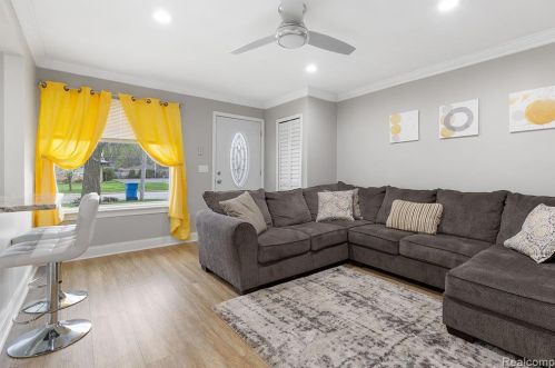 4191 Monroe St, Dearborn Heights MI  48125-2516 exterior