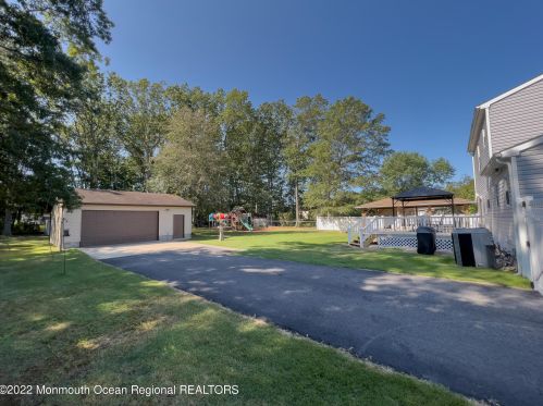 24 Anita Dr, Jackson Twp NJ 08527-4901 exterior