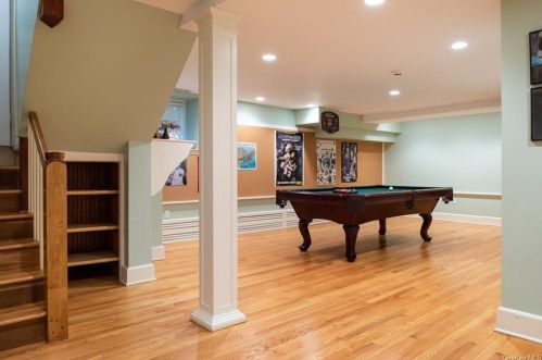 2 Creemer Rd, Armonk NY 10504-2402 exterior