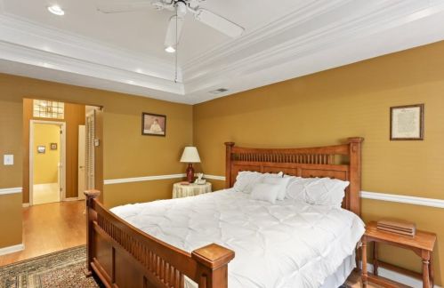 5615 Chemin De Vie, Atlanta GA 30342-2577 exterior