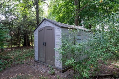 43 Knollwood Rd, Farmington CT 06032-1010 exterior