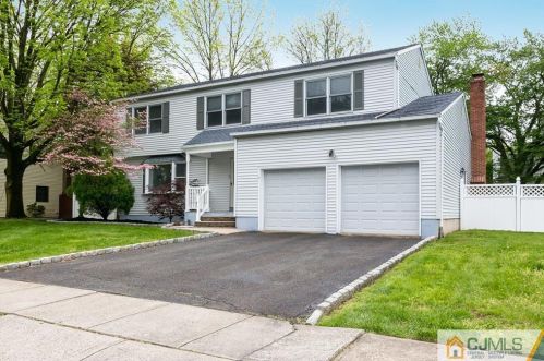 3 Sandalwood Dr, Edison, NJ 08820-1250