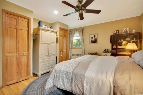 6 Cason Dr, Commack NY 11725-1909 exterior