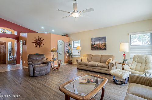 672 Rincon Rising Rd, Tucson, AZ 85748-6425