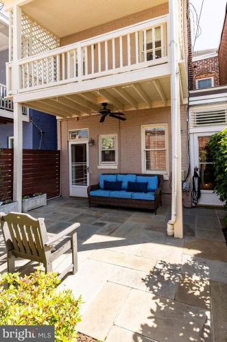 238 10th St, Washington DC  20002-6214 exterior