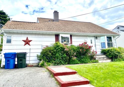 200 Brown Ave, Iselin NJ  08830-2504 exterior