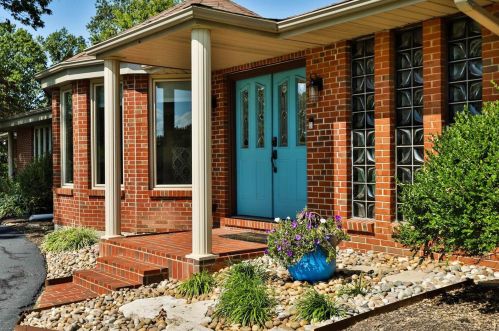 10101 Courtwick Dr, Saint Louis, MO 63128-1610