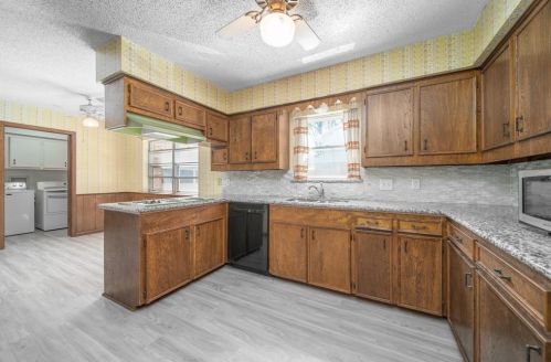 241 Normal Park Dr, Huntsville TX 77320-3438 exterior