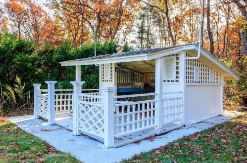 41 Waterman St, Killingly CT 06239-4241 exterior