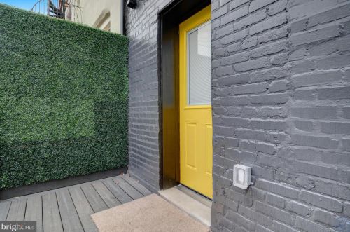 1116 Abbey Pl, Washington DC  20002-3416 exterior