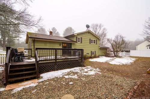 16 Seagrave St, Killingly CT 06239-4129 exterior