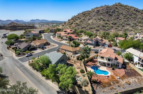 1944 Behrend Dr, Phoenix AZ 85027-3834 exterior