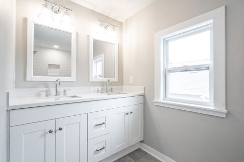 332 Clarence St, Milwaukee WI 53207-1547 exterior