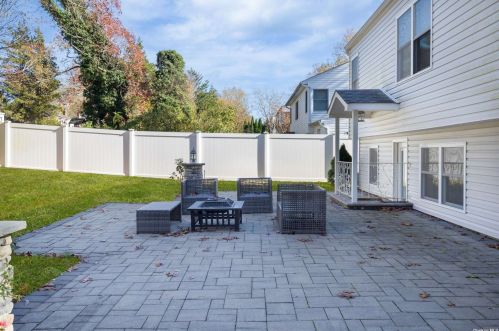 51 Murdock St, Huntington Station NY  11746-4345 exterior