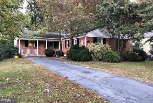 5208 Remington Dr, Alexandria VA  22309-3342 exterior