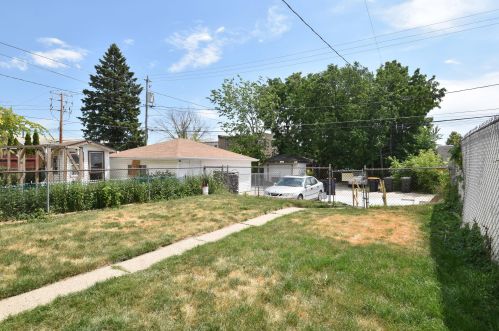 1320 61, Milwaukee WI 53214-3209 exterior