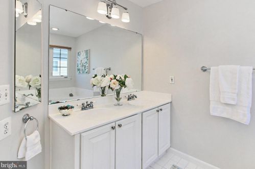 4999 Murtha St, Alexandria VA 22304-8612 exterior