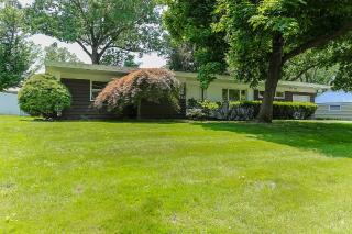 125 Cooley Dr, Springfield, MA 01106-1305