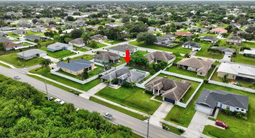 912 Paar Dr, Fort Pierce FL 34953-5623 exterior