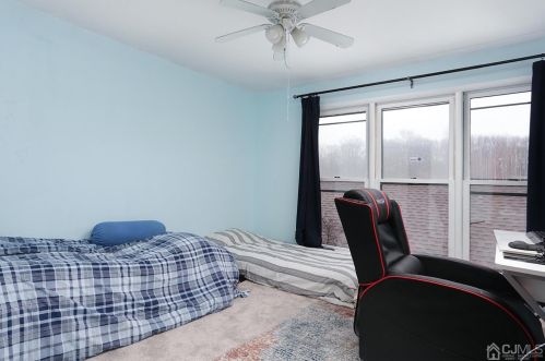 156 Maplewood Ct, Edison NJ 08820-1055 exterior