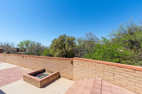 7437 Casablanca Dr, Tucson AZ 85704-1315 exterior