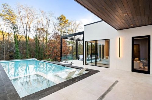 4645 Lake Forrest Dr, Atlanta GA  30342-2537 exterior