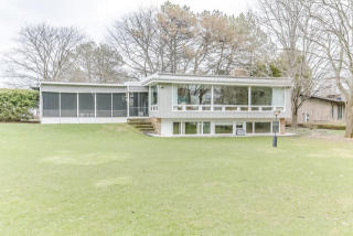 9449 Regent Ct, Milwaukee, WI 53217-1363