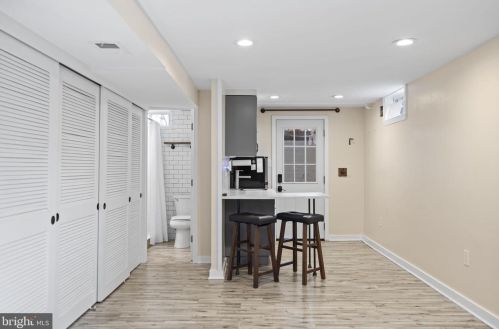 6811 Radcliffe Dr, Alexandria VA 22307-1541 exterior