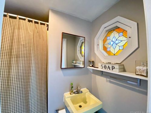 318 Litchfield Rd, Torrington CT 06791-2101 exterior