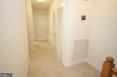 5082 Donovan Dr, Alexandria VA 22304-7755 exterior