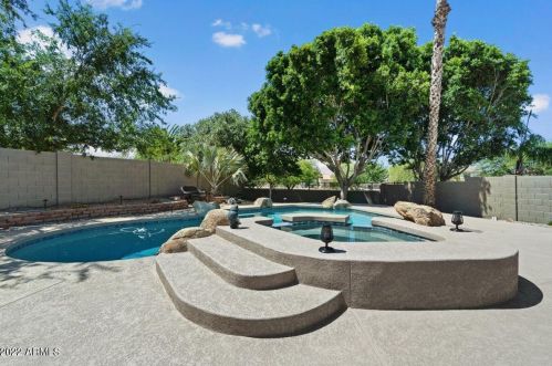 8818 12 St, Phoenix AZ 85086-7450 exterior