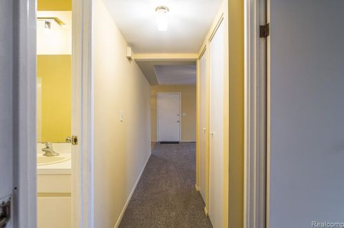 39869 Village Wood Ln, Novi MI 48375-4556 exterior