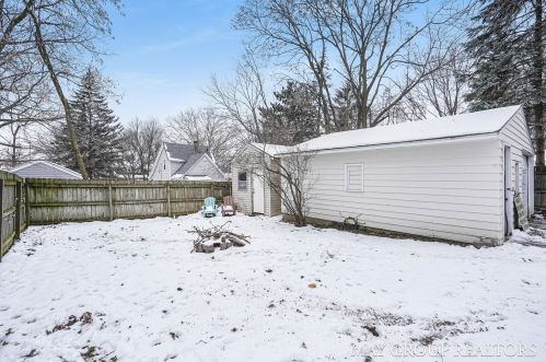 1335 Eastern Pl, Grand Rapids MI 49505-5221 exterior