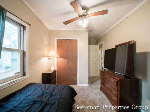 1631 Huizenga St, Meskegon MI  49442-5939 exterior