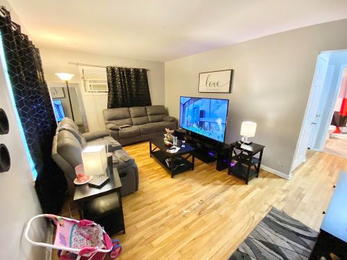 5763 92nd St, Milwaukee, WI 53225-2706