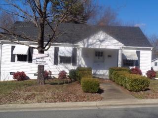 411 Providence Rd, Graham, NC 27253-1639