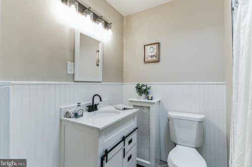 5912 Leithgow St, Philadelphia PA 19123-1420 exterior